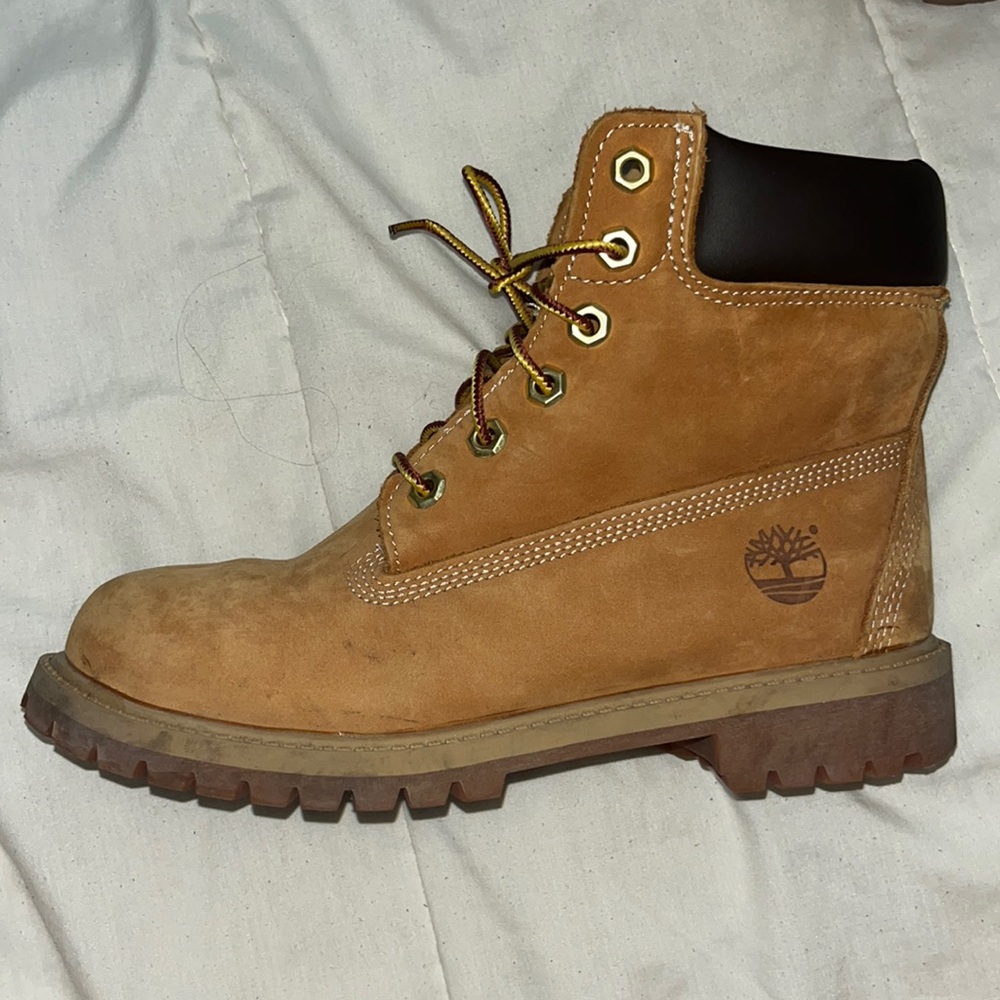 timberland boots- almost brand new, barely worn
